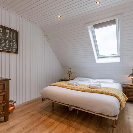 Huswell - Sunny & Stylish Beachside Retreat