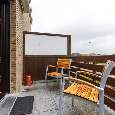 Huswell - Sunny & Stylish Beachside Retreat *